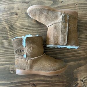 UGG Kid's Keelan Water
Resistant Boot, Tan, Size 8